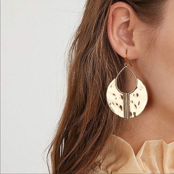 Boho Gold Earrings Hammered - Picture 2 of 3